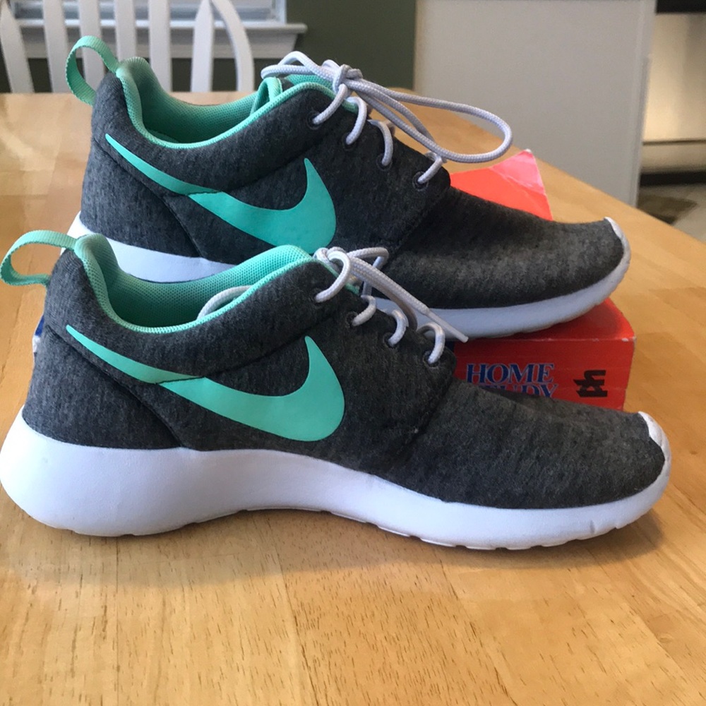 Nike Roshe One Women’s 7